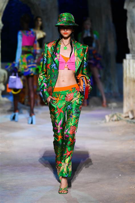 oenamenti stile versace|versace fashion trends.